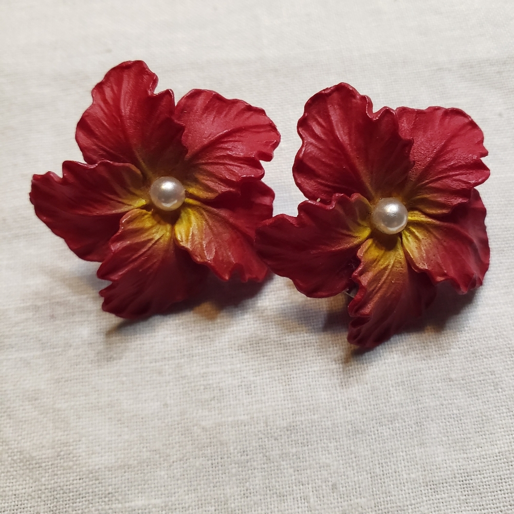 Stunning Vintage Western Germany Hibiscus Flower Clip-on Earrings